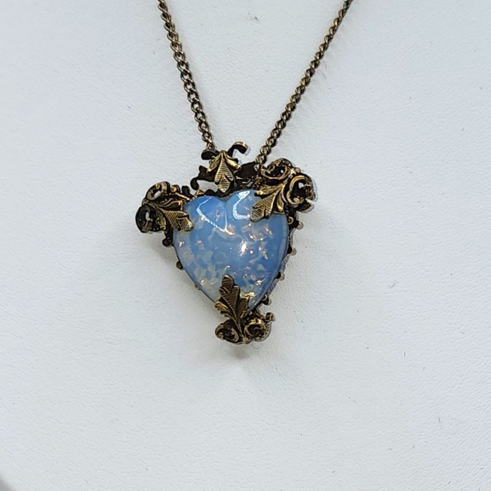 Vintage Iridescent Heart Lucite Cabochon ART DECO Style Necklace